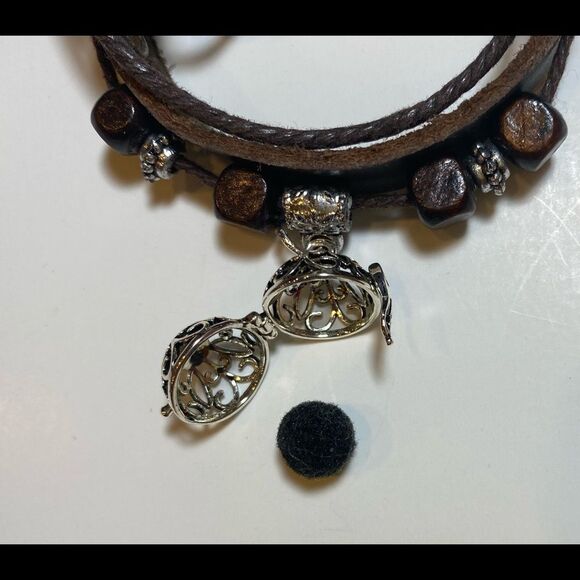 Aromatherapy Adjustable Leather Bracelet Pendant Cage Essential Oils (2) New - Picture 4 of 8